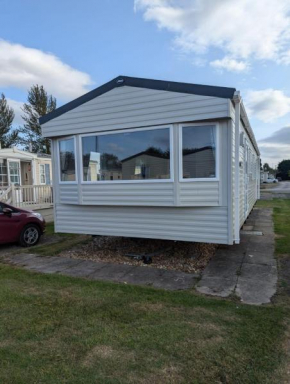 Modern 8 Berth Caravan At Southview Holiday Park, Skegness Ref 33052Tc